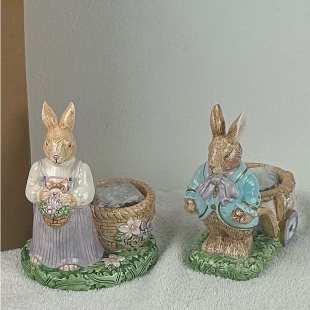 NIB - VTG '2002' Avon 'Springtime Tealight Holders' Ceramic Rabbits - Set of 2